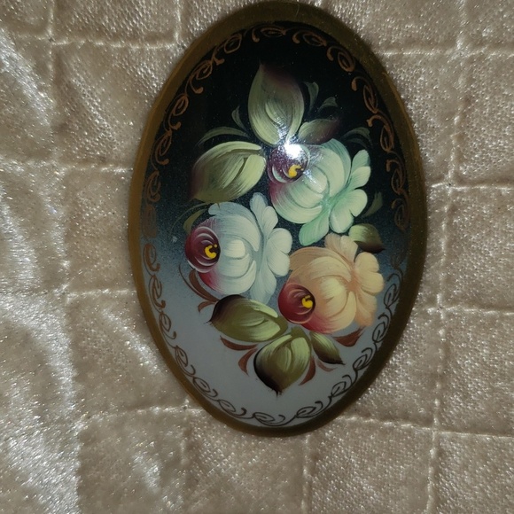 Vintage Russian Hand Painted Lacquerware Roses Brooch Pin - Picture 2 of 6